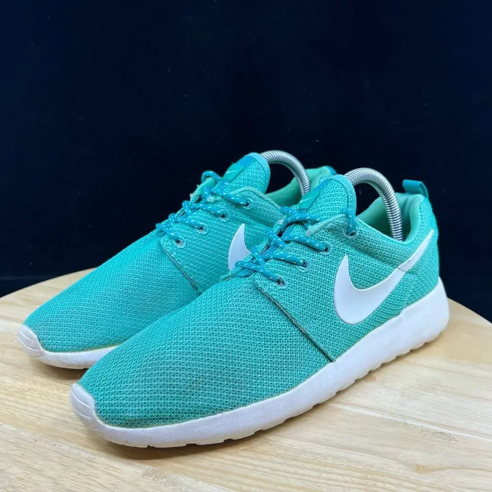Nike Roshe Teal Blue/ White Womens athletic shoe Size 8.5